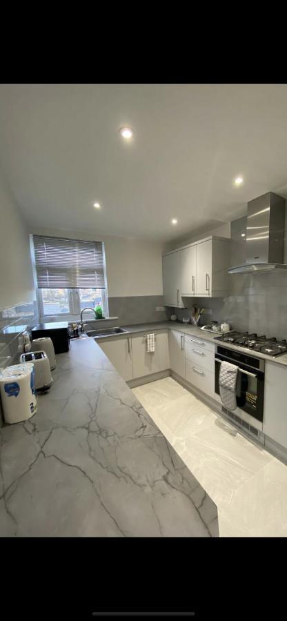 2 Bedroom Apartment ลอนดอน ภายนอก รูปภาพ